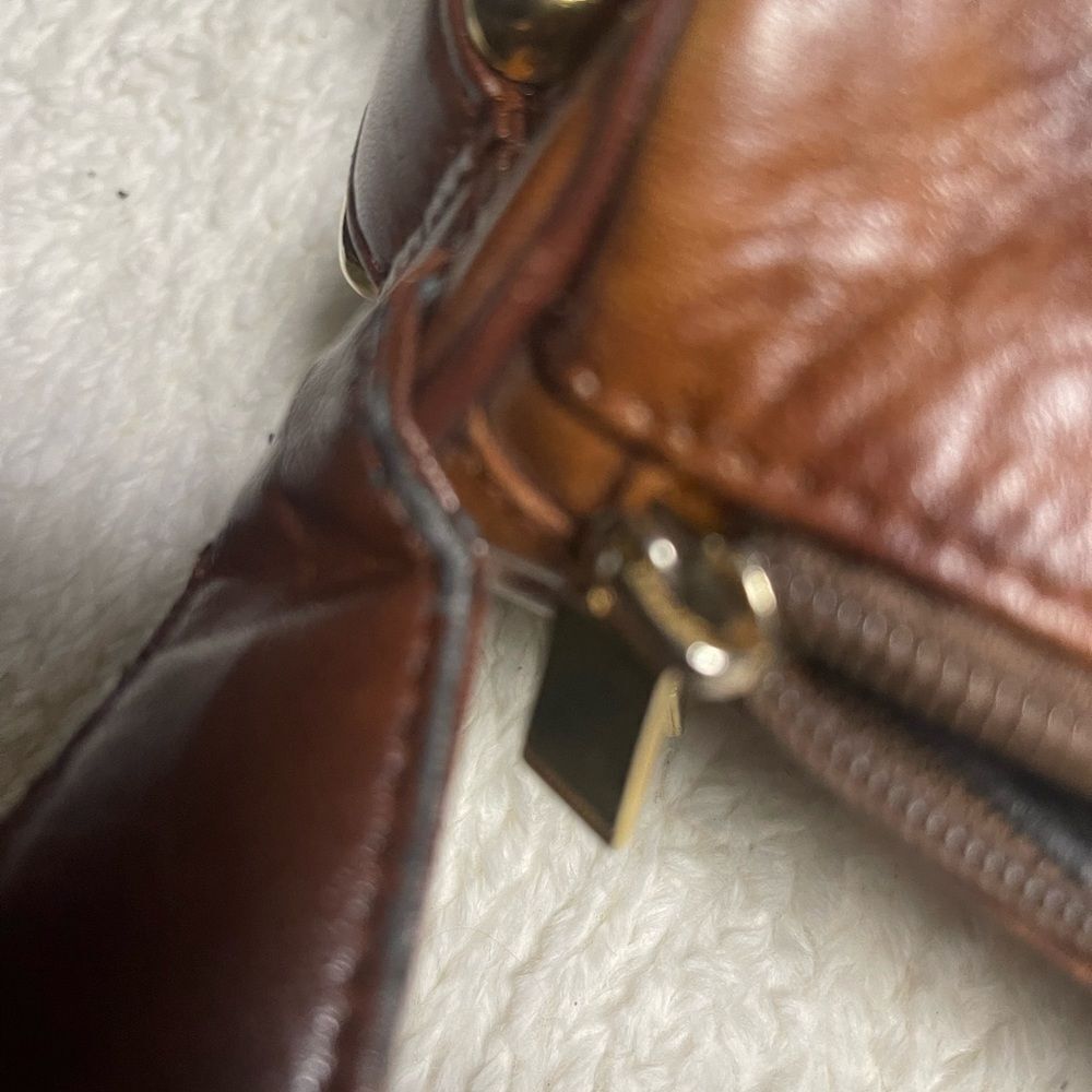 Gianni Conti Brown Leather medium Shoulder Bag with gold tone hardwares - Picture 15 of 16